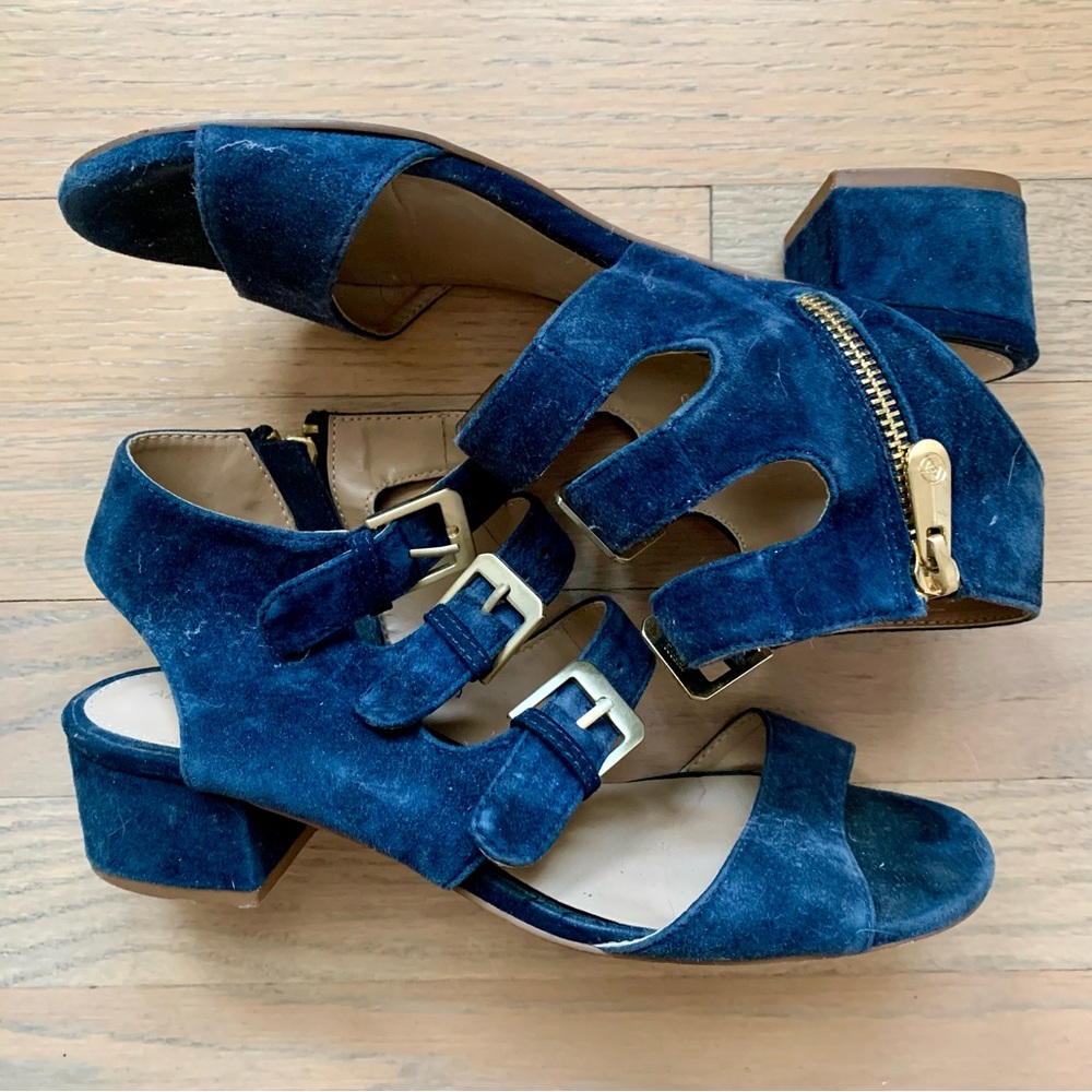 Adrienne Vittadini Blue Velvet Sandals with Multi-Strap Design